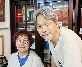 左が里美さん、右が滋さん