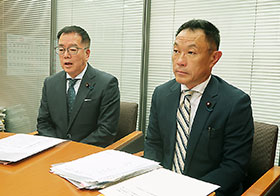 議連の方向性を説明する伴野氏（左）と中島氏