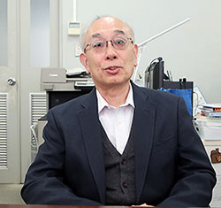 鈴木氏