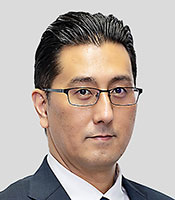 横山英昭氏