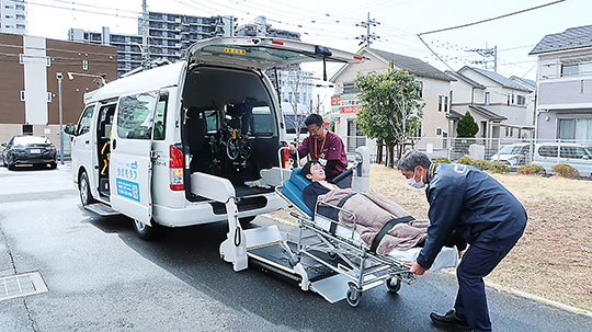 同社のハイエースリフト付き福祉車両