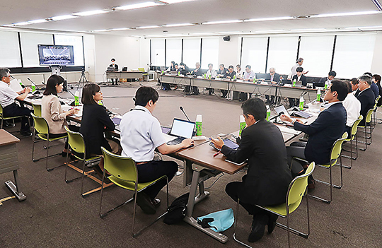 厚生科学審議会医薬品医療機器制度部会(2025年7月23日)で「指定乱用防止医薬品」の販売制限対象年齢は18歳未満とする方向性が了承された。