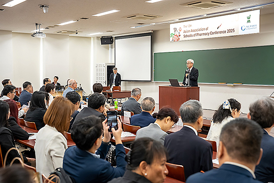 各国から500人以上が参加した
