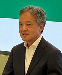 会見する鮫島社長CEO