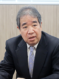 間野氏