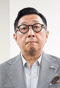 岩月進氏