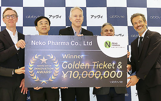 中央がネコファーマのロドリーCEO
