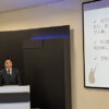 講演する沼尾