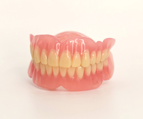 3Dプリンターで作製した総義歯
