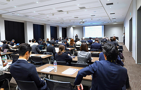 「AAMT2025Tokyo」（年次大会）が12月2日、東京・日本橋で開催された。パネルディスカッションではMSDのメディカルアフェアーズ部門・大村雅之氏が、医薬品開発ではスピードが求められ、ポストエディット（PE）の潜在ニーズは大きいと指摘し、AAMTが作成した「PEガイドライン」の活用に期待を寄せた。