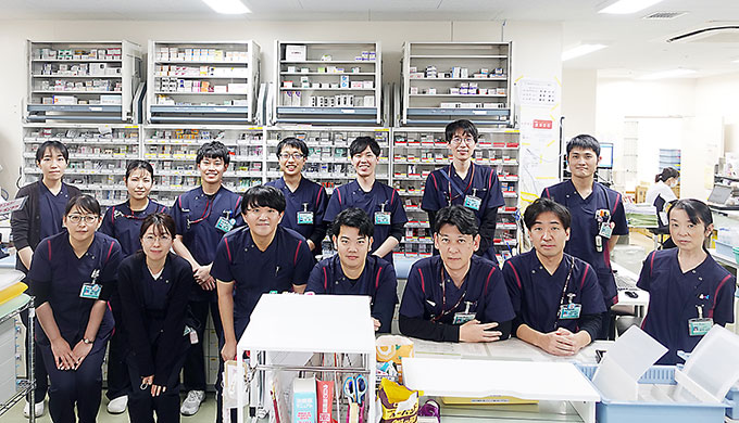 薬剤科では「安心かつ安全な医療の提供」を掲げ、調剤から病棟業務、チーム医療まで幅広く活動している