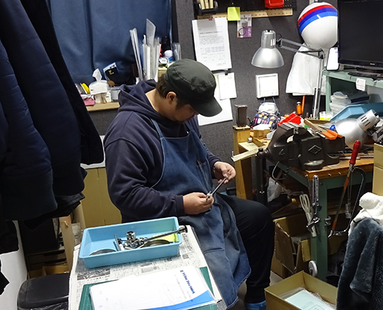 施設内での鋼製小物の製造（ITABASHI Co-working factory）
