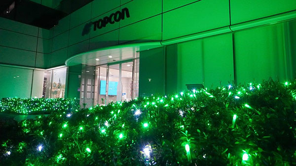 昨年の本社ライトアップの様子
