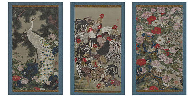 【高精細複製品】「動植綵絵」 制作：キヤノン株式会社（2026年） 皇居三の丸尚蔵館収蔵　左：老松孔雀図［展示期間：4/17～5/1］、中央：群鶏図［展示期間：4/17～5/1］、右：牡丹小禽図［展示期間：5/2～5/17］