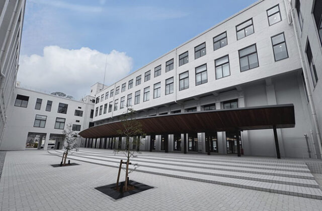 耐震改修および増築工事を終えた2号館
