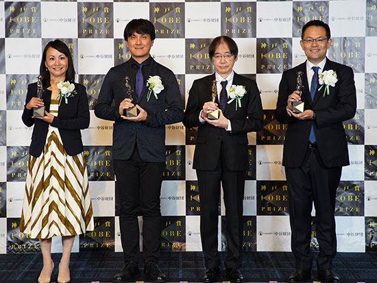 受賞者集合写真：左から竹岡氏、川口氏、宮脇氏、藤枝氏