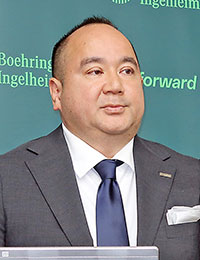荻村氏