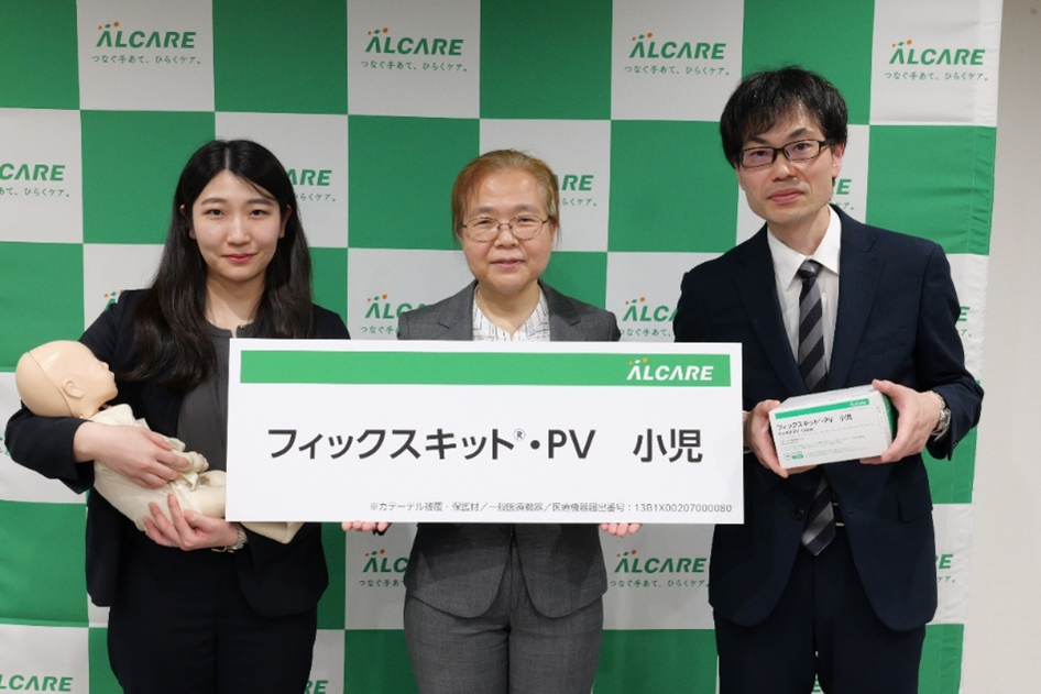 左から柿沼氏、塚本氏、同社戦略部副部長の村山研氏