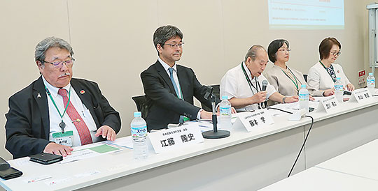 緊急共同声明を発表する患者団体代表ら