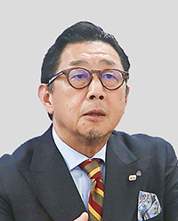 岩月進氏